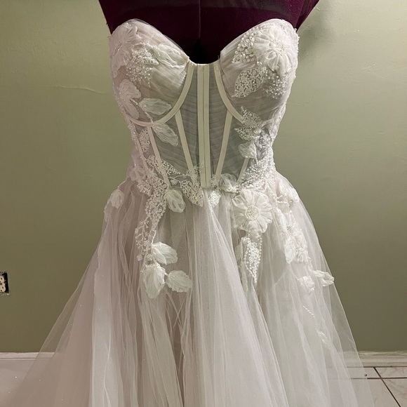 Tulle Wedding Dress Swallow - Picture 1 of 11